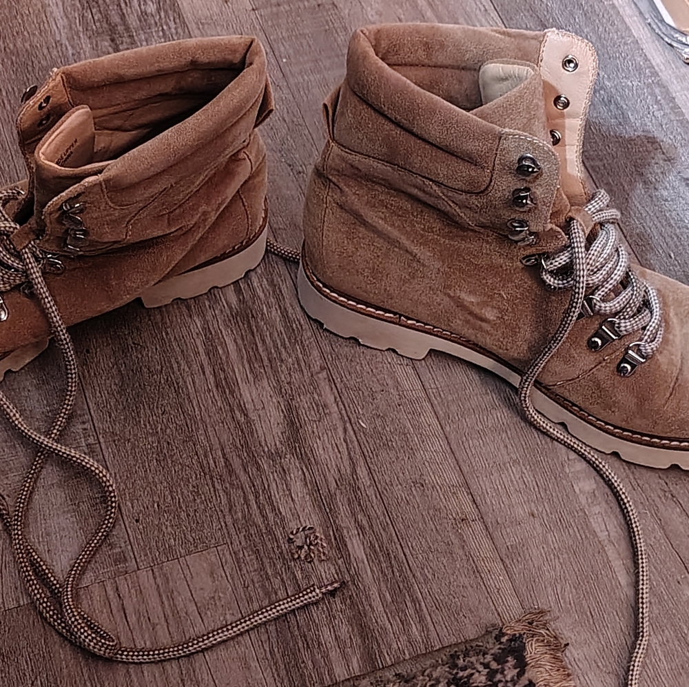 Men's Tan Chukka Boots